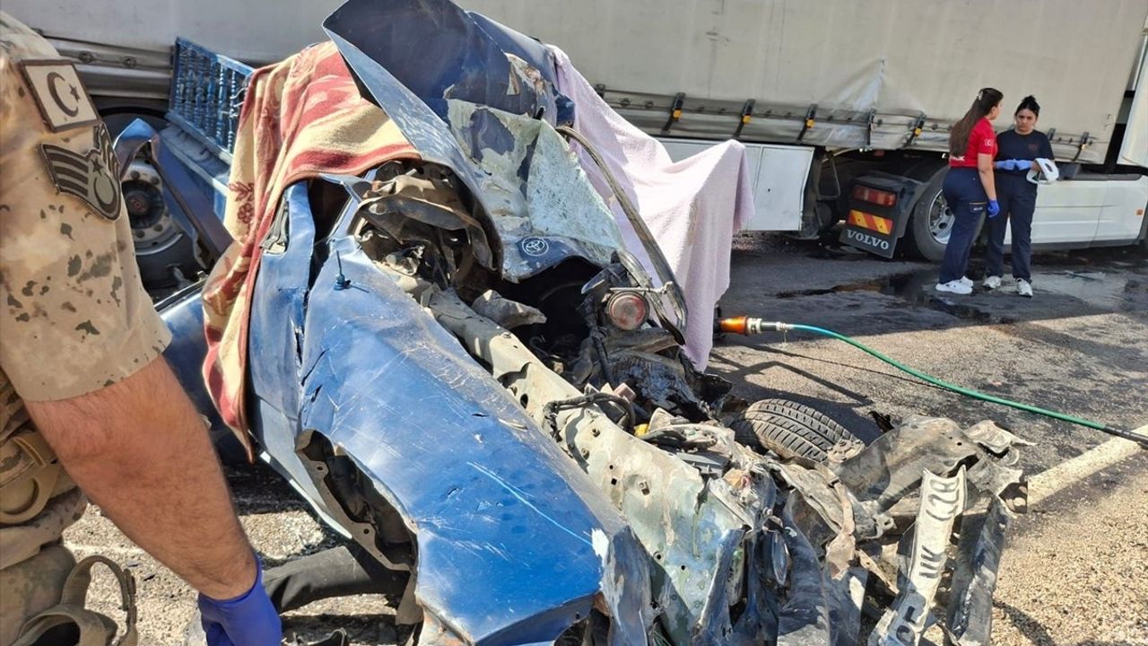 Hakkari'de Trafik Kazası: 3 Ölü, 2 Yaralı