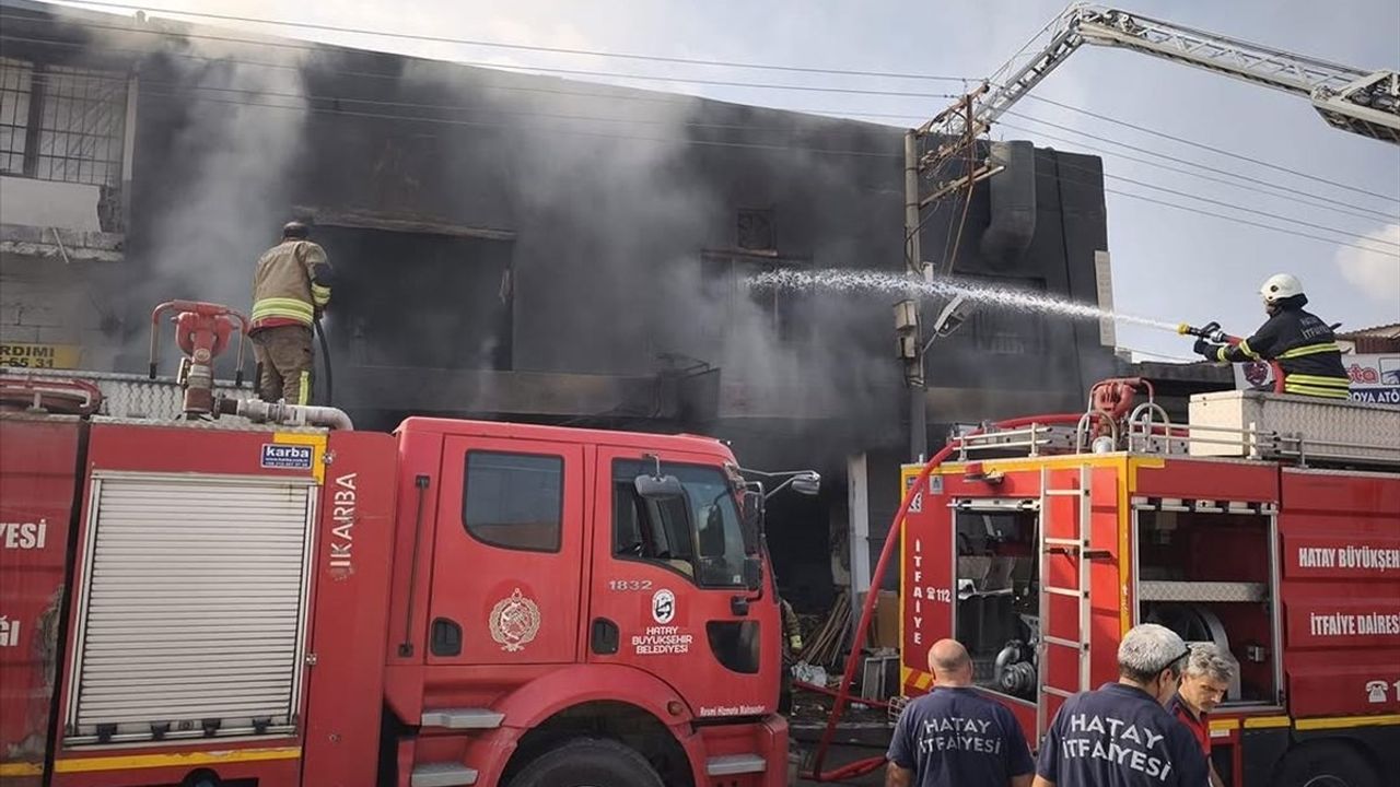 Hatay'da Mobilya Atölyesinde Yangın Kontrol Altına Alındı