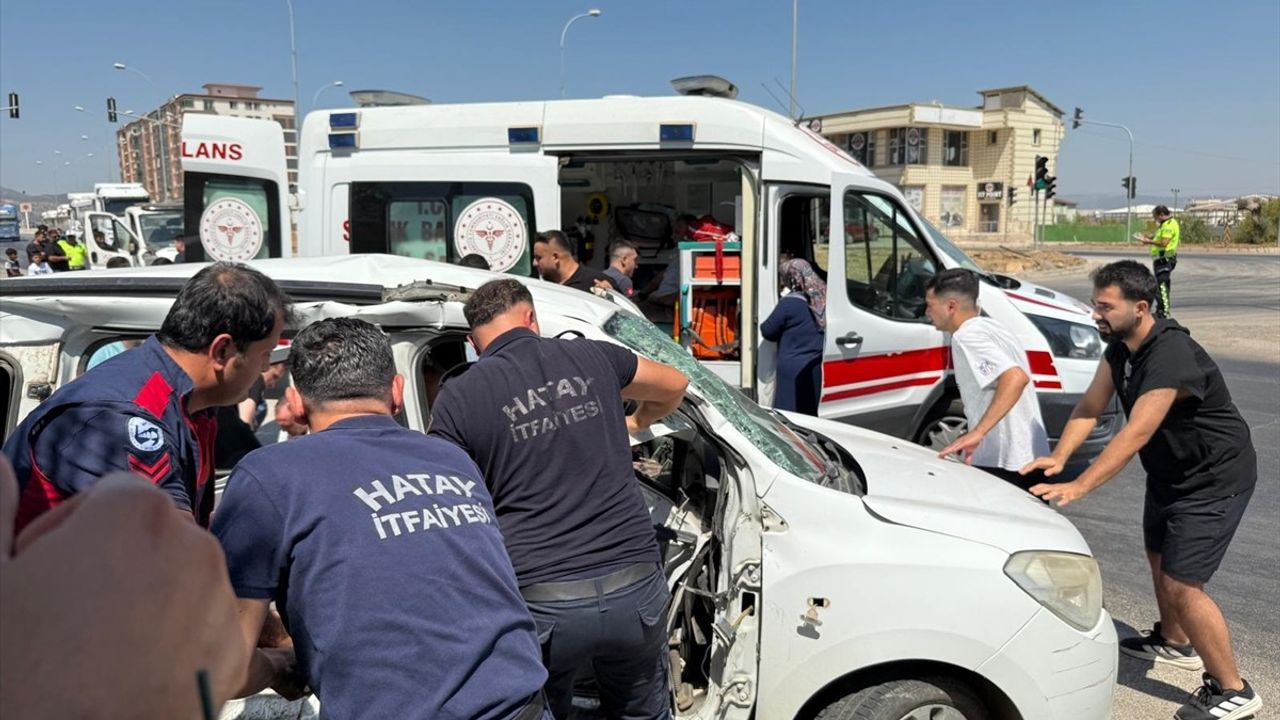 Hatay'da Trafik Kazası: 3 Ölü, 3 Yaralı