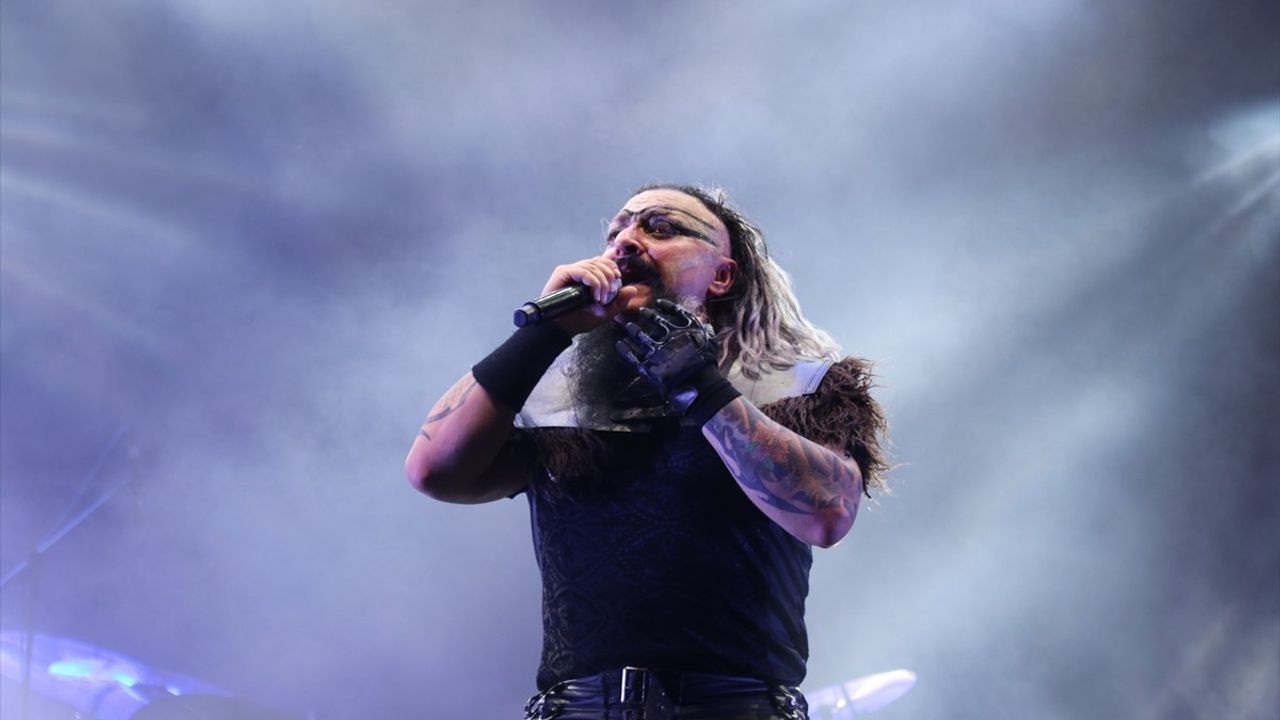 Hayko Cepkin, SORFEST'te Coşkulu Bir Konser Verdi