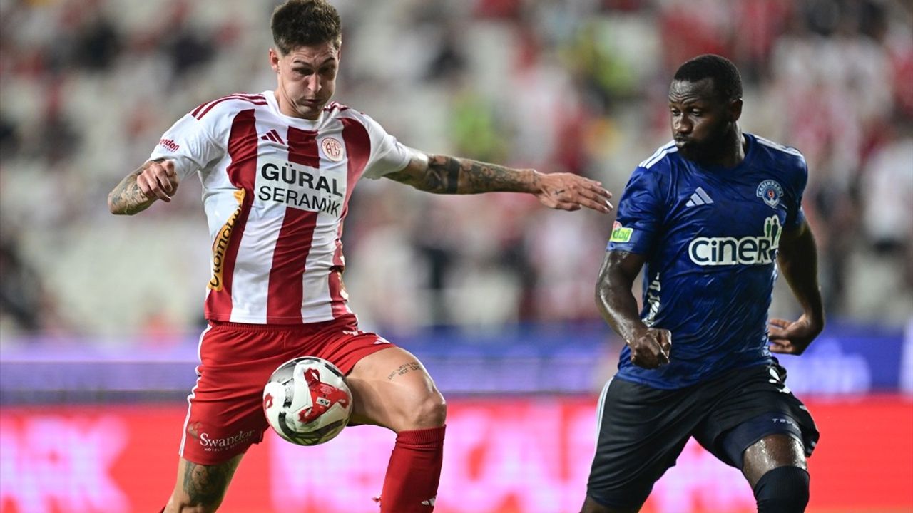 Hesap.com Antalyaspor, Kasımpaşa'yı 2-1 Yenerek Sezona Galibiyetle Başladı