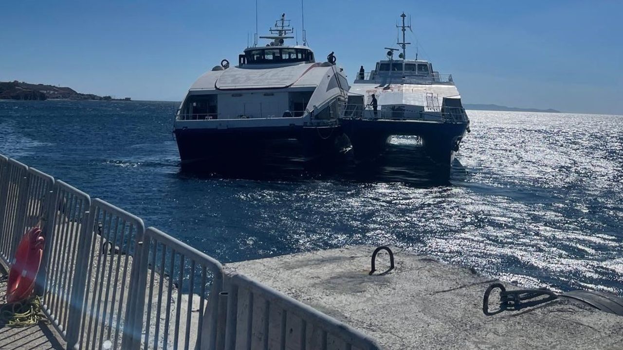İDO Deniz Otobüsü Kayalıklara Çarptı, Hızla Tahliye Edildi