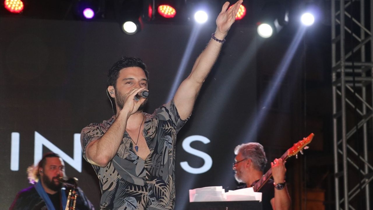 İlyas Yalçıntaş, Hatay'da Coşkulu Bir Konser Verdi