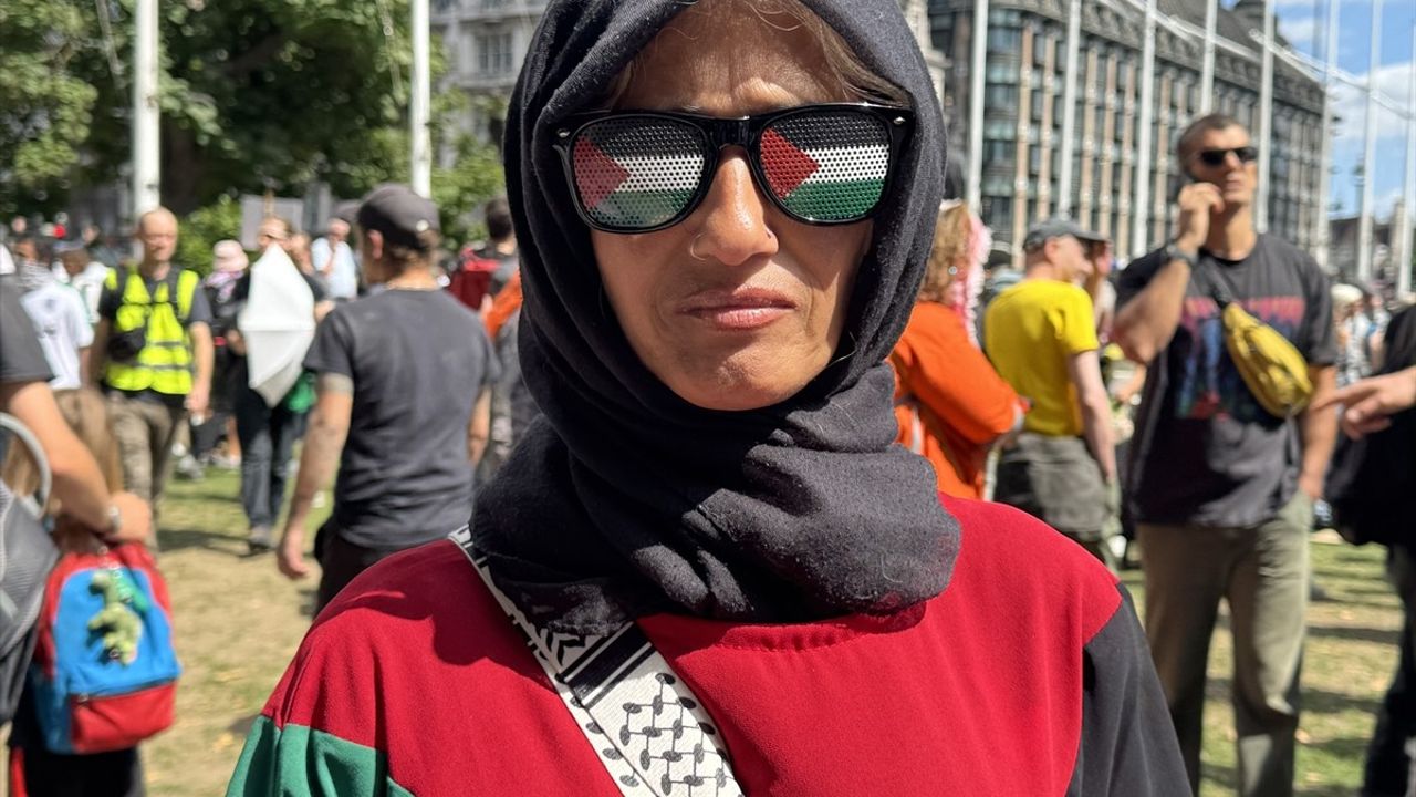 İngiltere'de Palestine Action Grubuna Destek Eylemi