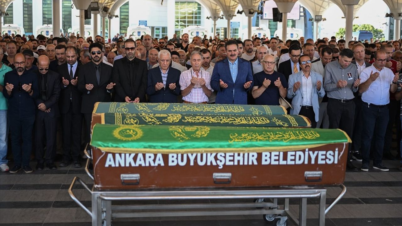 İranlı Sanatçı Yakup Cem Son Yolculuğuna Uğurlandı