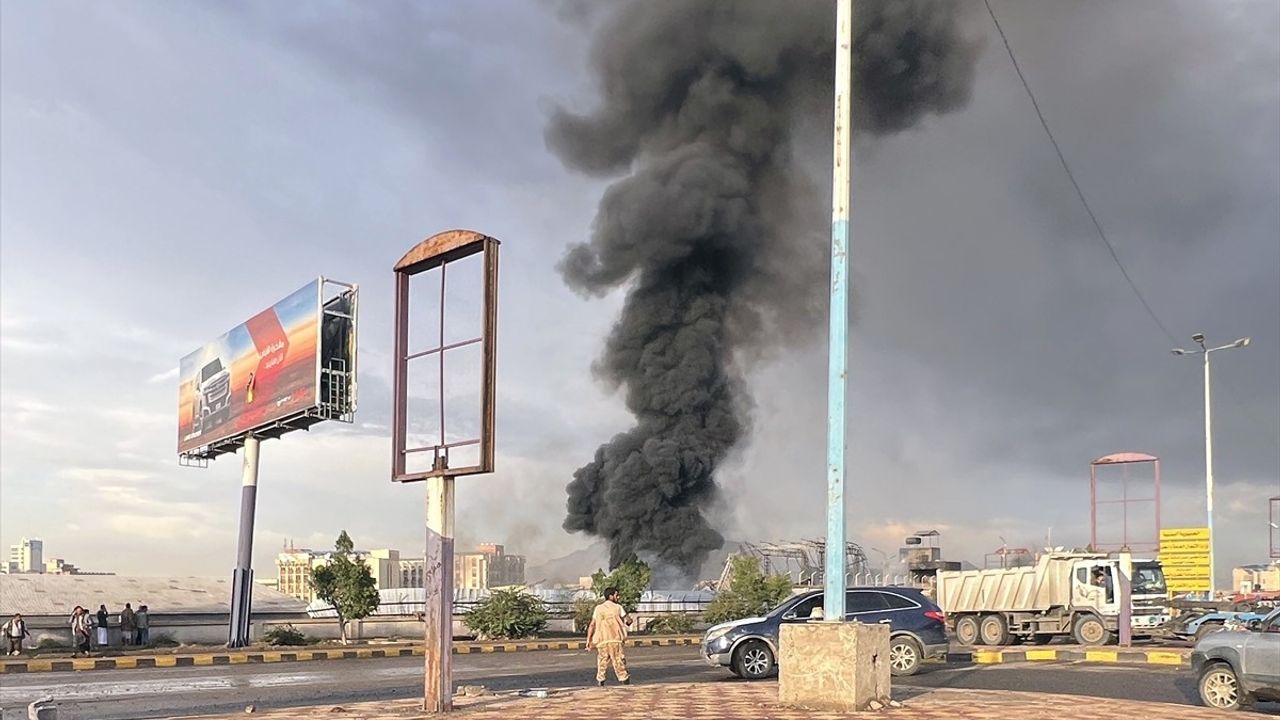 İsrail'in Sana'ya Hava Saldırısı: 2 Ölü, 35 Yaralı