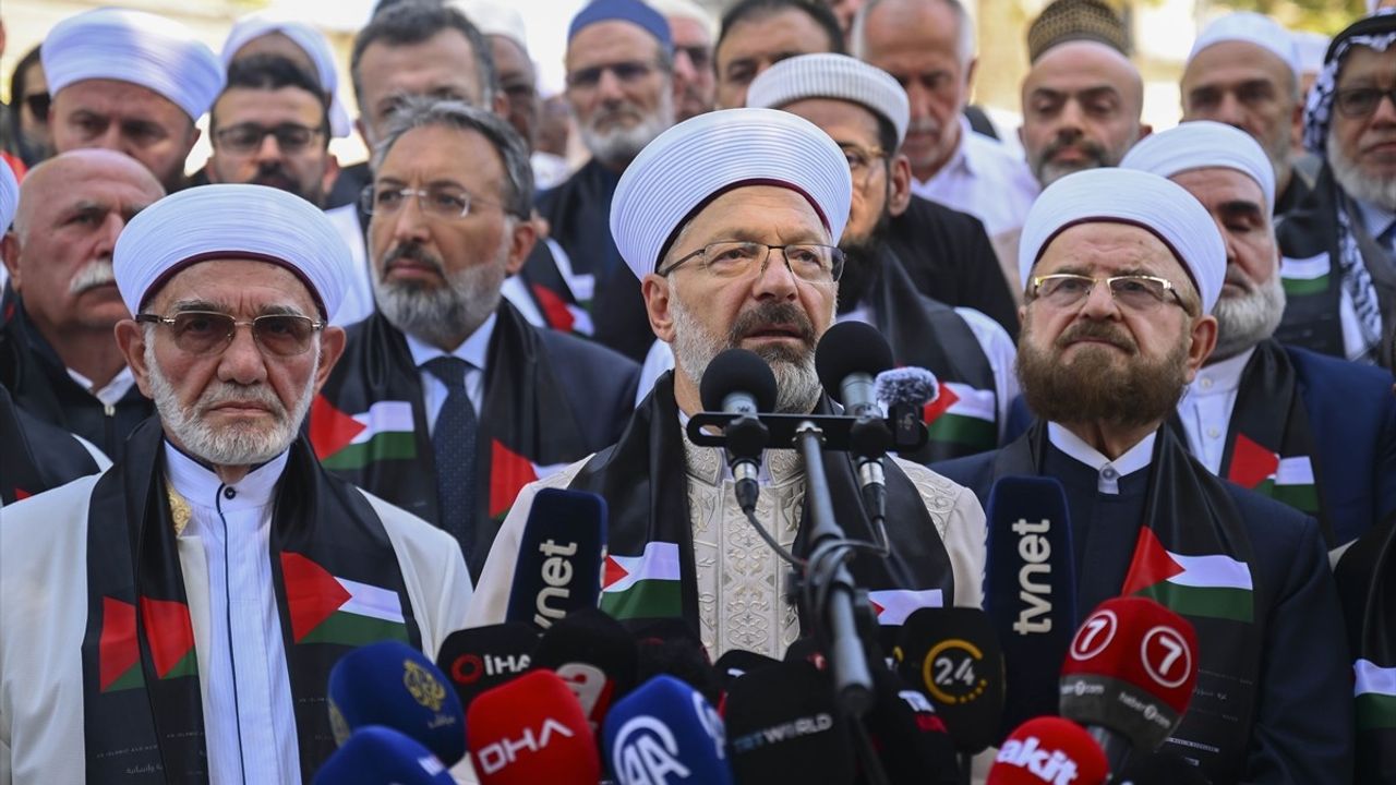 İstanbul'da 'İslami ve İnsani Bir Sorumluluk: Gazze' Konferansı Başladı