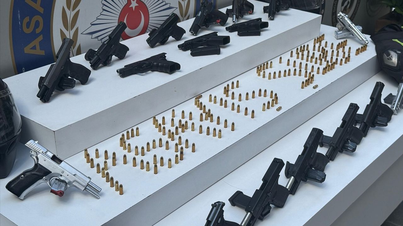 İstanbul'da Suç Örgütlerine Operasyon: 29 Zanlı Gözaltına Alındı