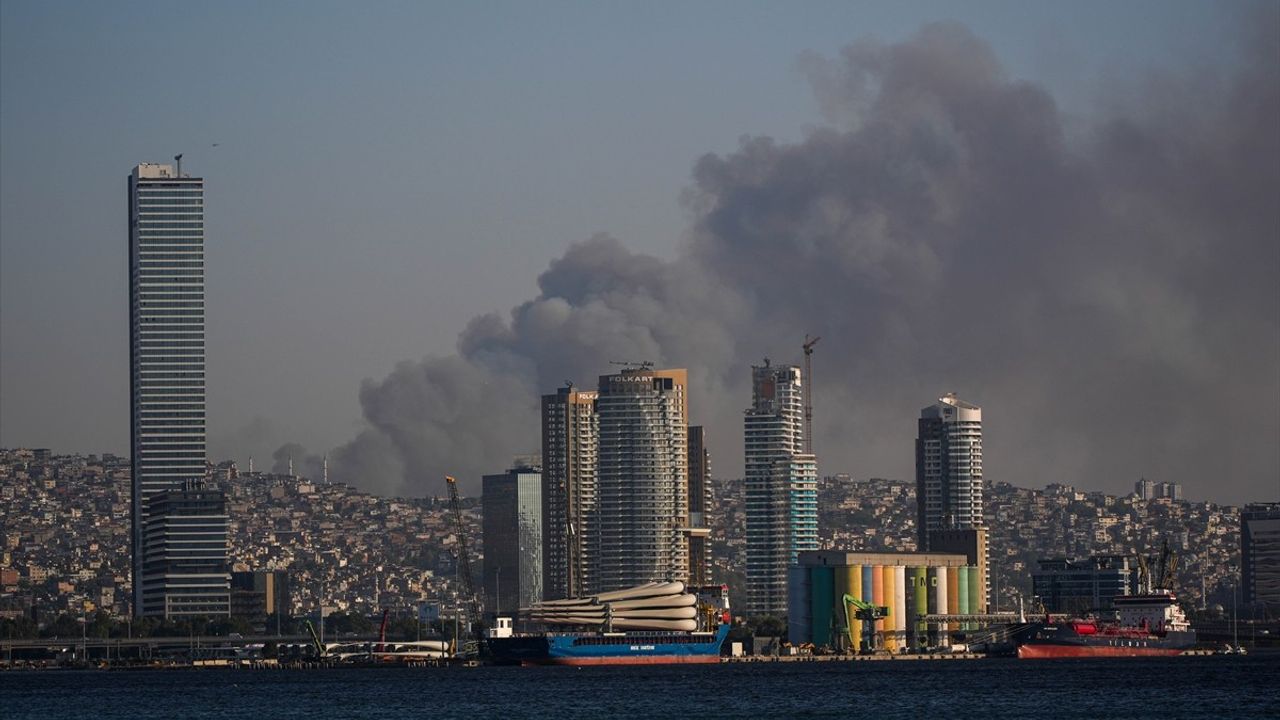 İzmir Buca'da Orman Yangınına Hava ve Karada Müdahale