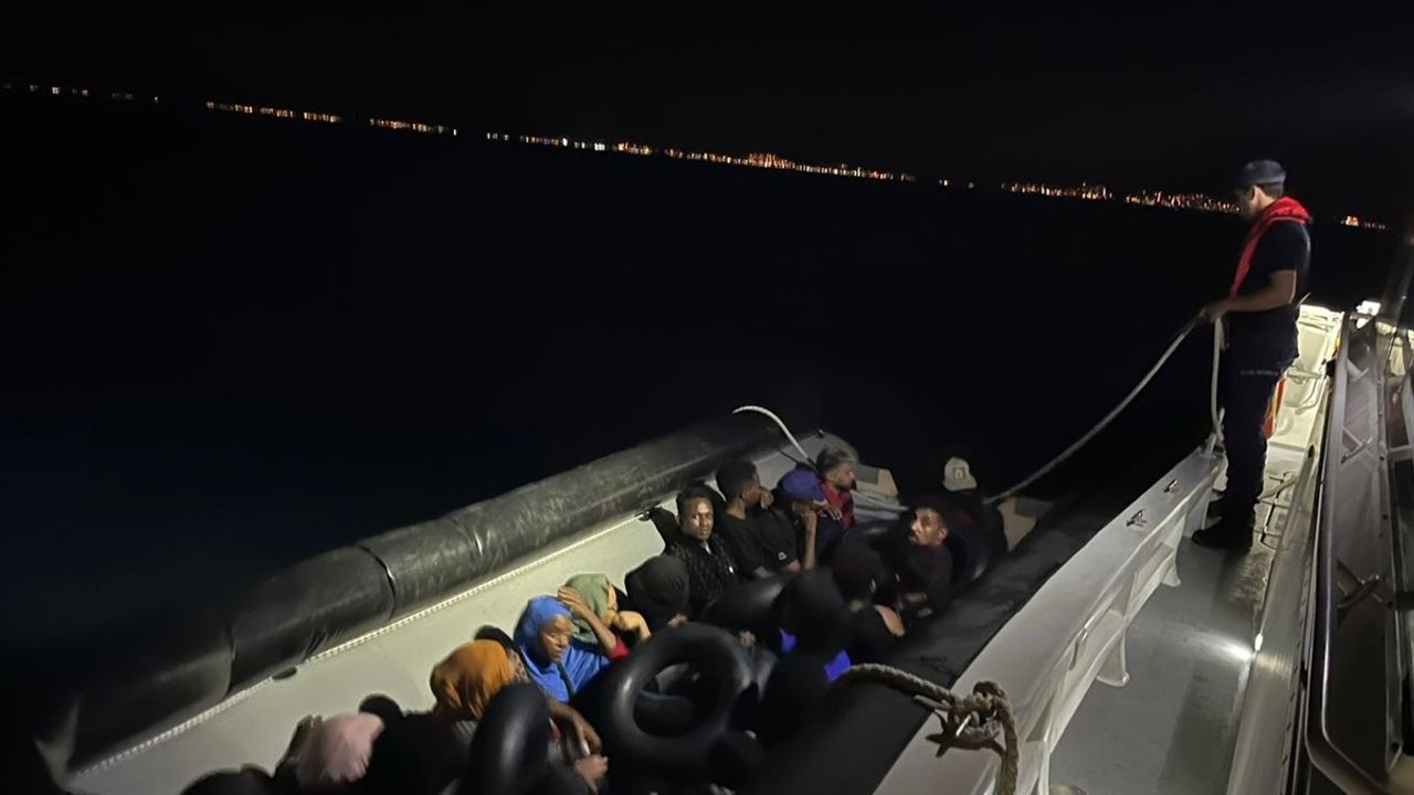İzmir'de 83 Düzensiz Göçmen Yakalandı