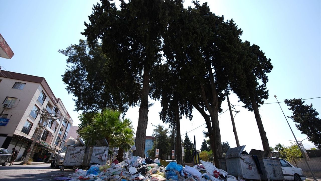 İzmir'de Çöp Sorunu ve Tepkiler Büyüyor