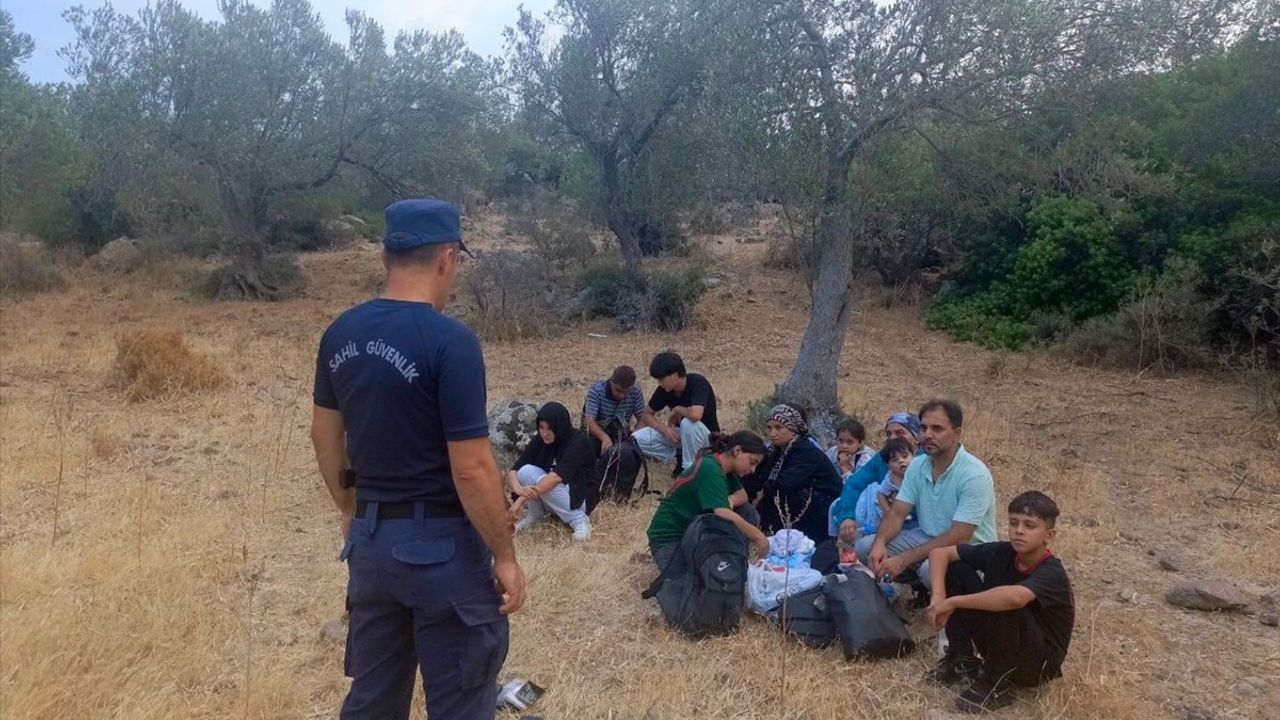 İzmir'de Düzensiz Göçmen Kurtarma ve Yakalama Operasyonları