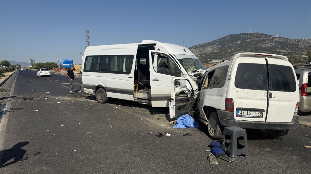 İzmir'de Feci Kaza: 1 Ölü, 12 Yaralı