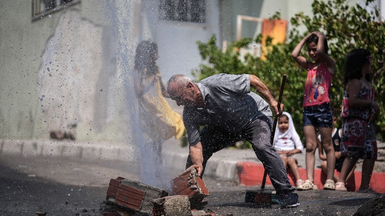 İzmir'de Patlayan Su Borusuna Tepki