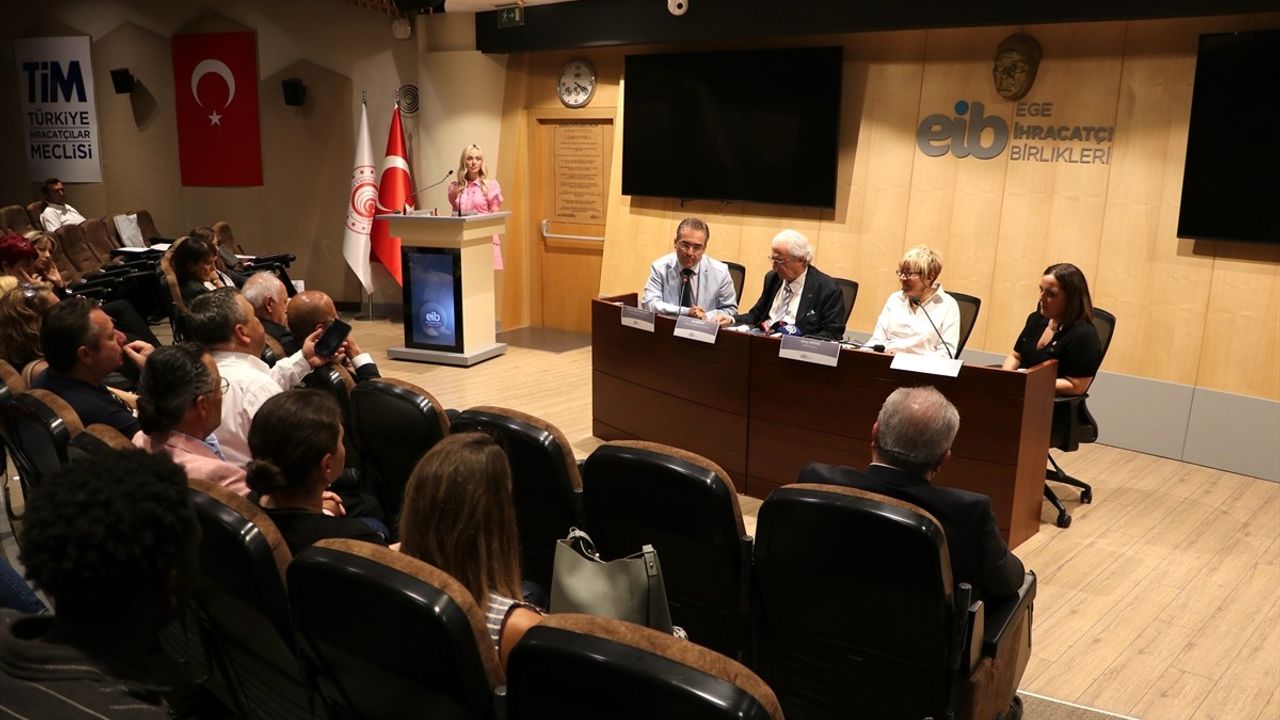İzmir'de Uluslararası Öğrencilere Ticaret Elçiliği Eğitimi Verildi