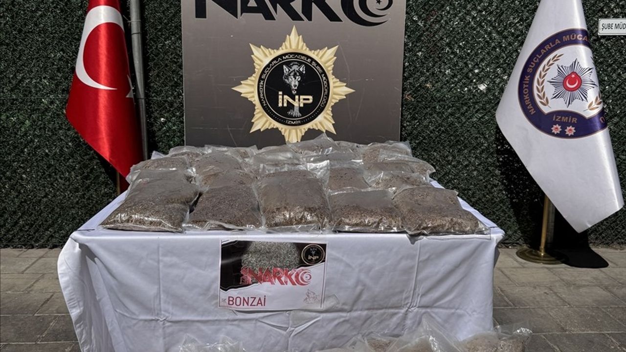 İzmir'de Uyuşturucu Operasyonunda 133 Kişi Tutuklandı