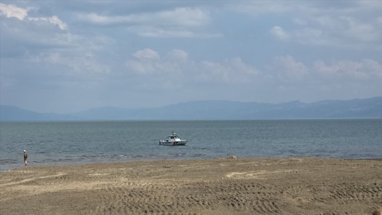 İznik Gölü'nde Kaybolan Çocuk İçin Arama Çalışmaları Sürüyor