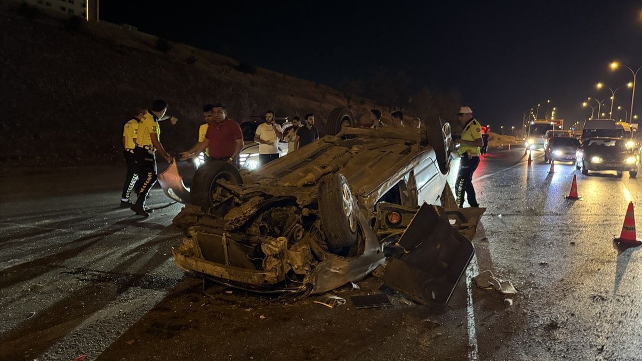 Kahramanmaraş'ta Takla Atan Araçta Sürücü Yaralandı