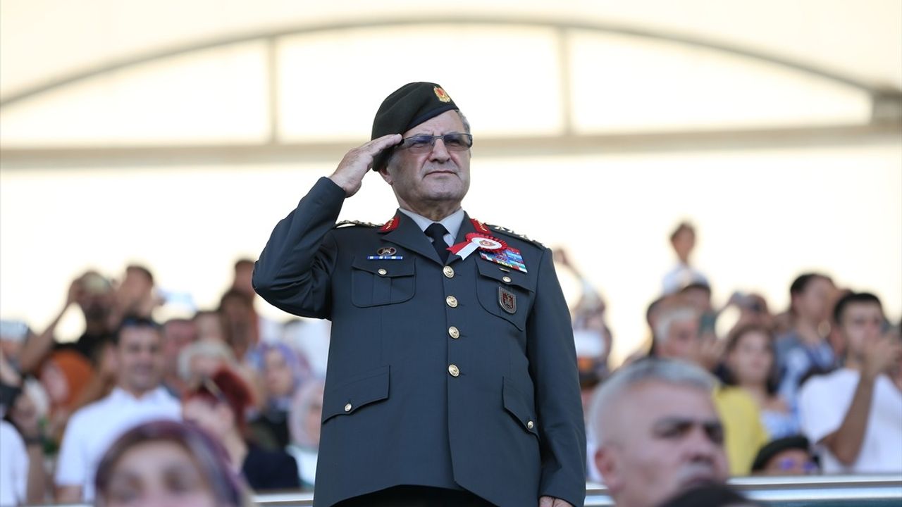 Kara Astsubay Meslek Yüksekokulu'nda Diploma ve Sancak Devir Töreni Gerçekleşti