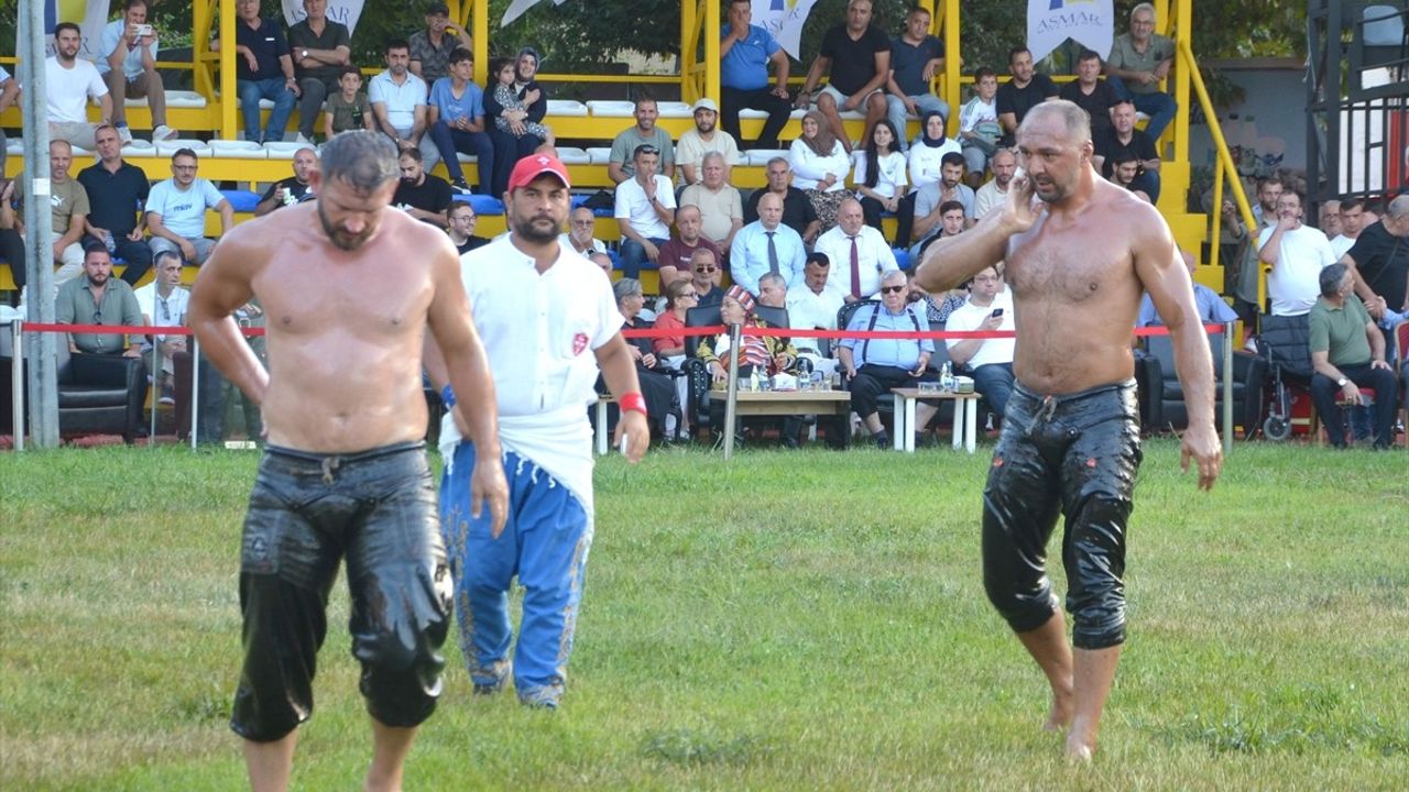 Karamürsel Yağlı Pehlivan Güreşleri'nde Ali Gürbüz Başpehlivan Oldu