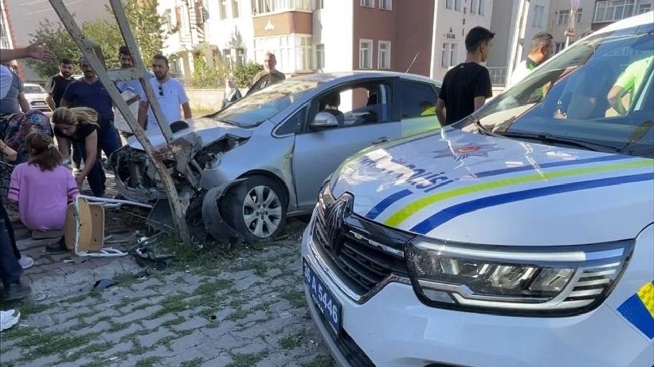 Kars'ta Ehliyetsiz Sürücü Kazaya Neden Oldu