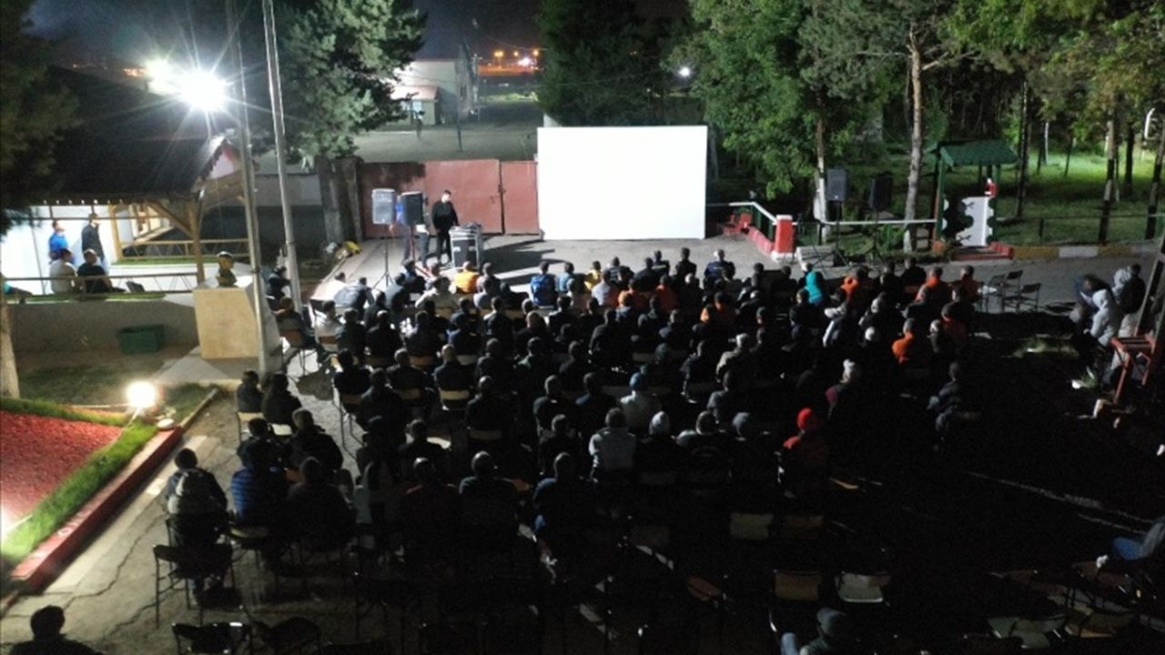 Kars'ta Hükümlüler İçin Açık Havada Sinema Etkinliği