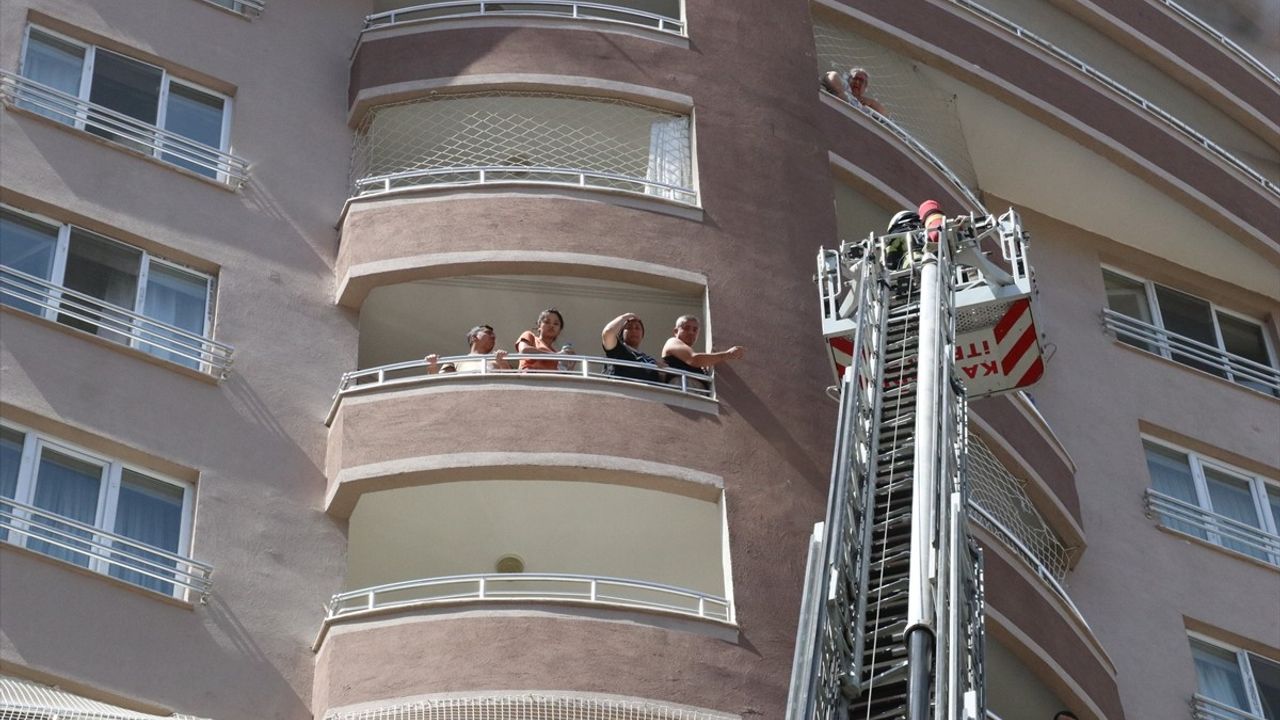Kayseri'de Yangın Faciası: 8 Kişi Dumandan Etkilendi