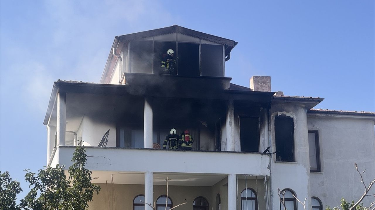 Kayseri'deki Villa Yangını Kontrol Altına Alındı