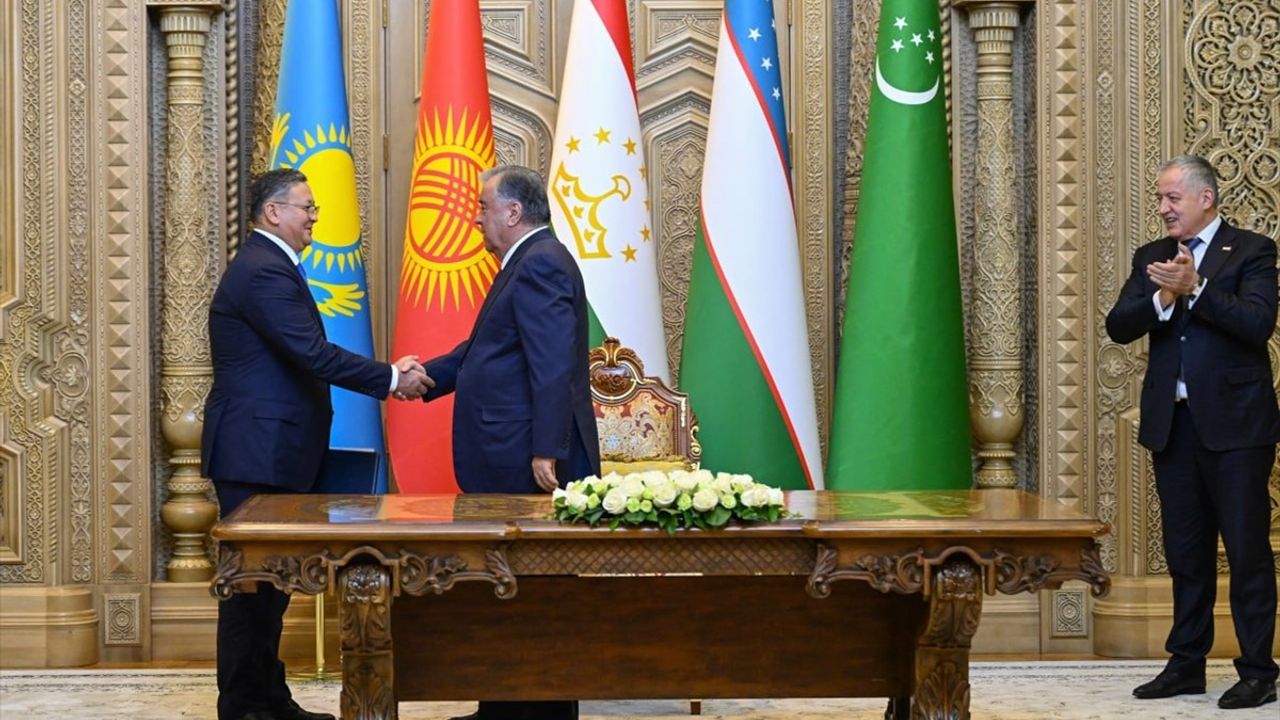 Kazakistan ve Tacikistan'dan Bölgesel İşbirliği Vurgusu