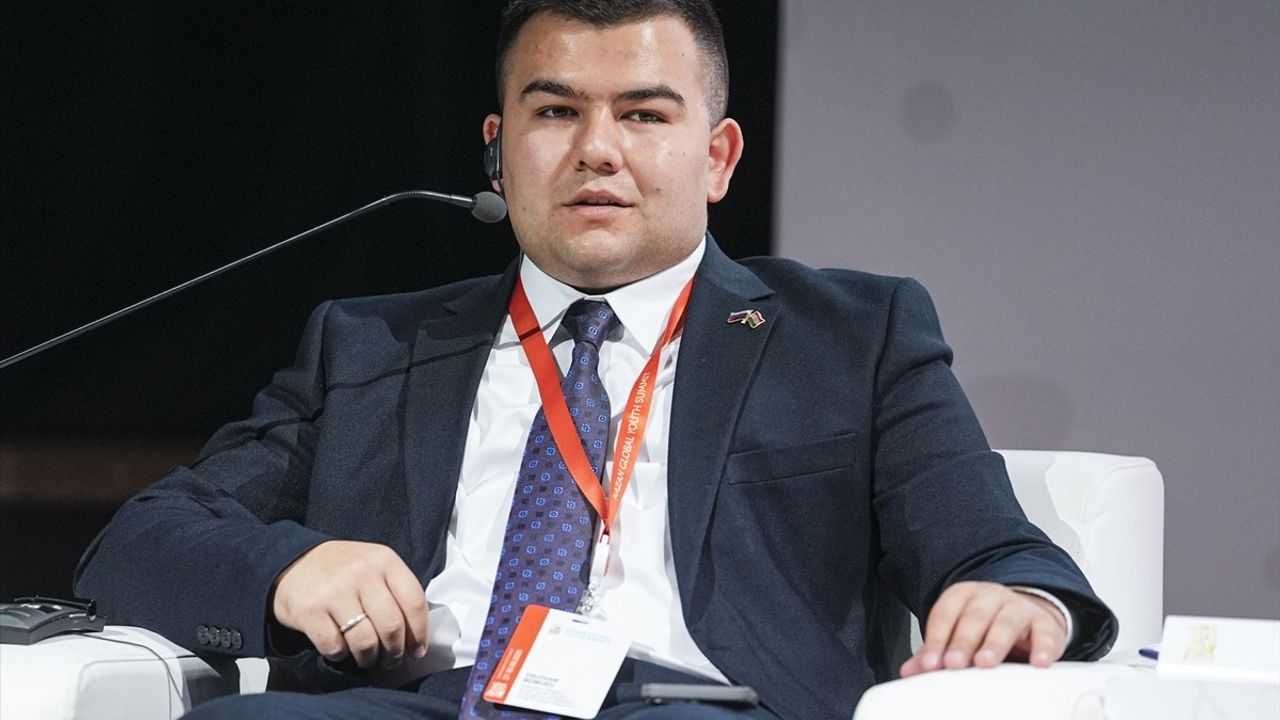 Kazan Küresel Gençlik Zirvesi: Yeni Medya ve Yapay Zeka Eğitimi Şekillendiriyor