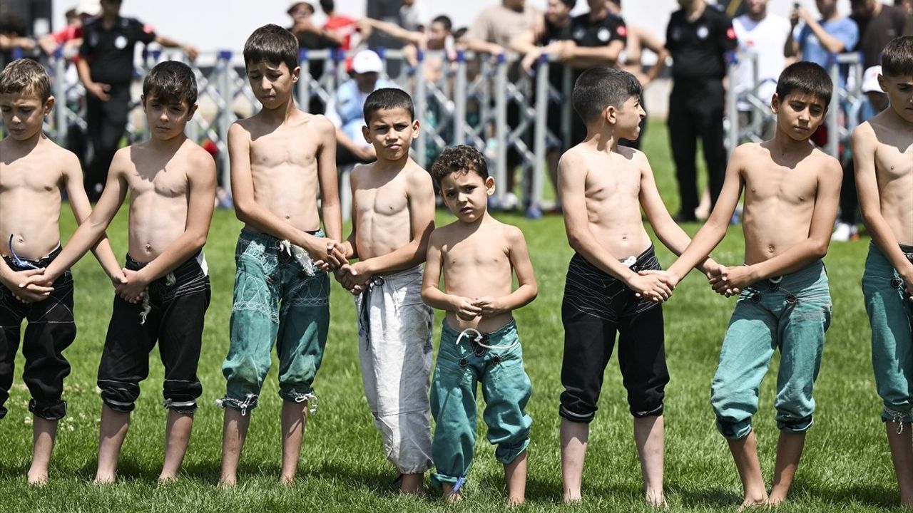 Keçiören'de Taha Akgül Karakucak Güreşleri Başladı