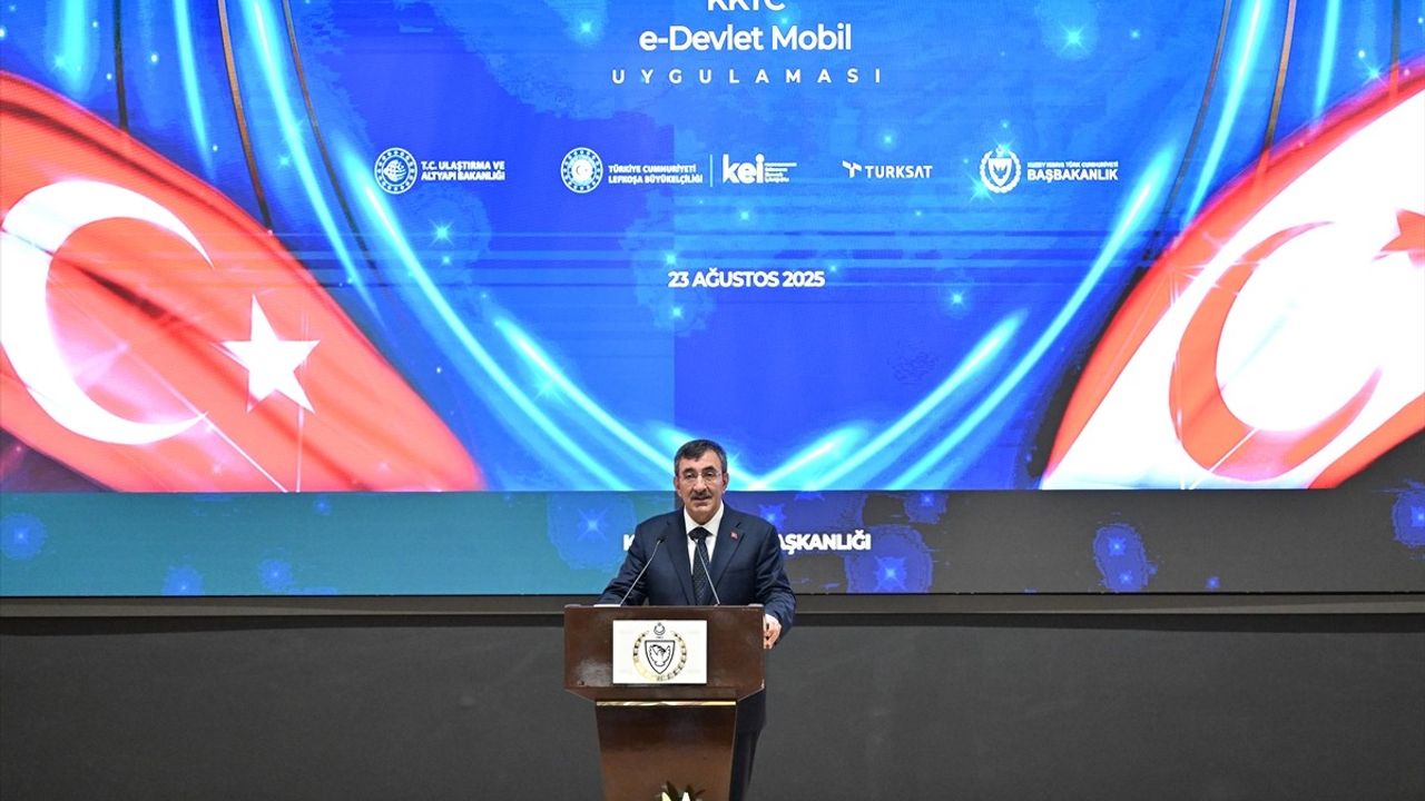 Kıbrıs'ta E-Devlet Mobil Uygulaması Tanıtıldı