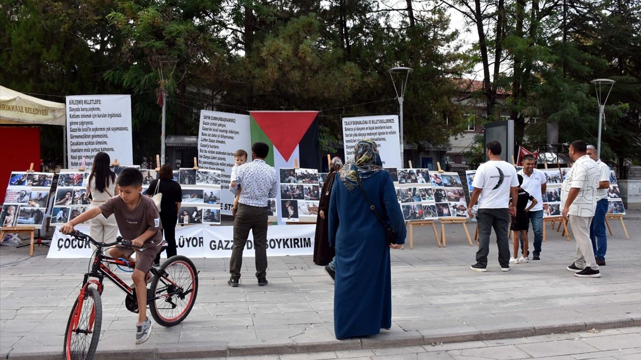 Kırıkkale'de Gazze İçin İmza Kampanyası Düzenlendi