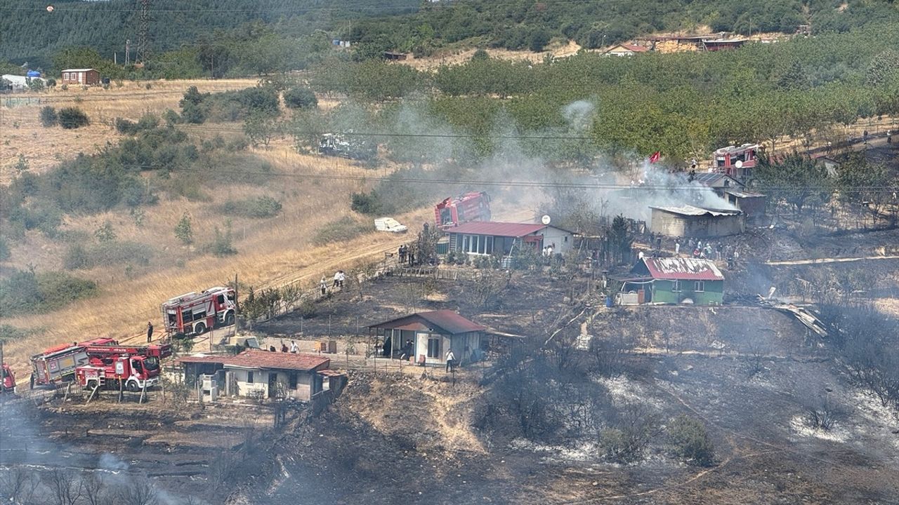Kocaeli'de Otlamak Alanında Yangın Kontrol Altına Alındı