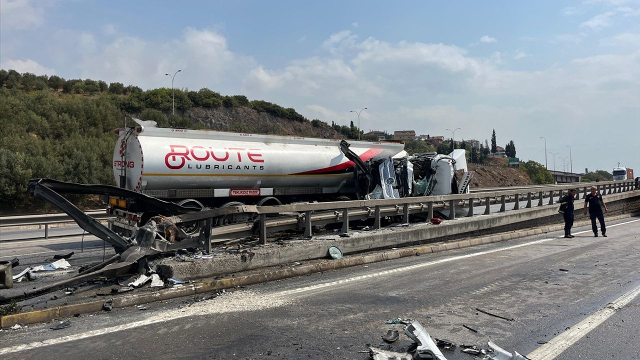 Kocaeli'de Tanker Kazası: Ulaşım Durdu