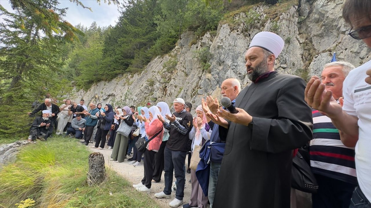 Koricanske Kayalıkları'ndaki Katliamın Yıldönümü Anma Töreni