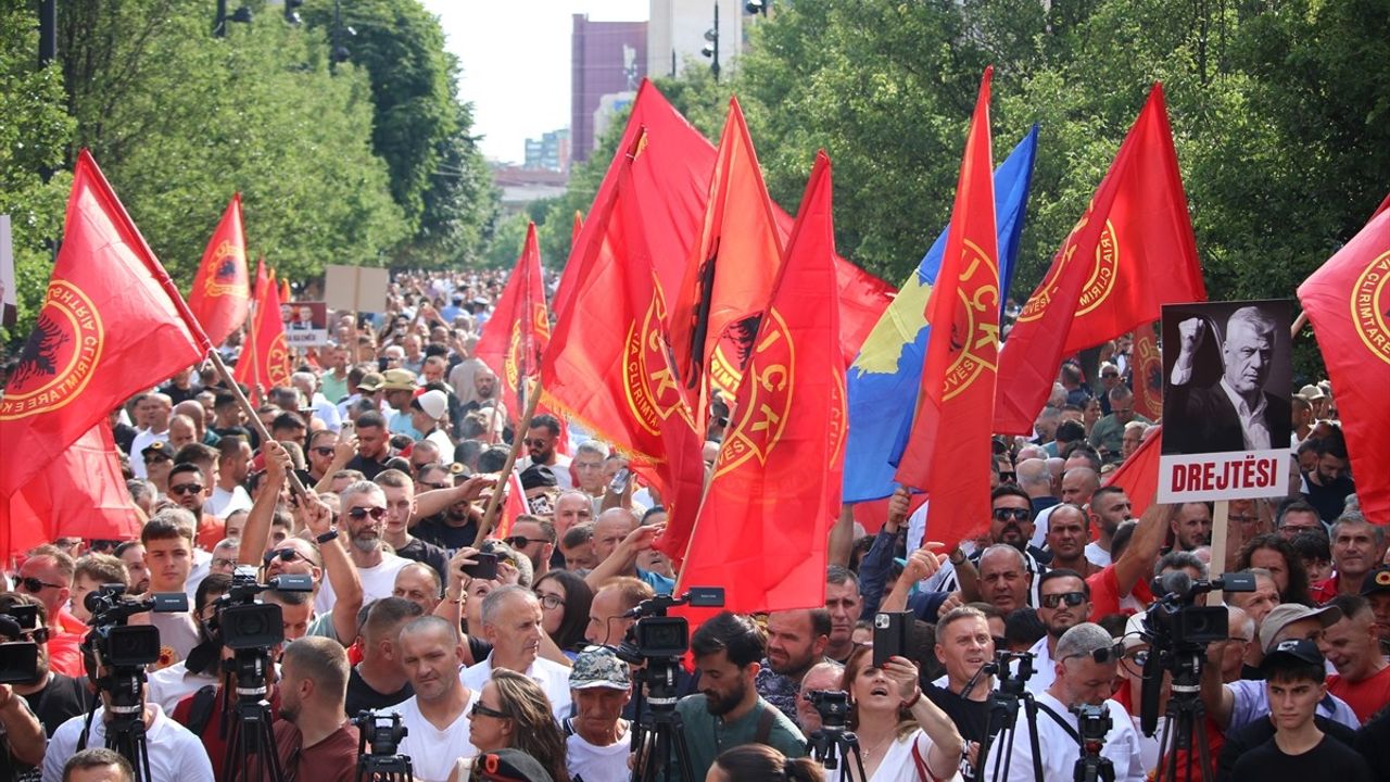 Kosova'da Eski UÇK Komutanları İçin Destek Gösterisi Düzenlendi