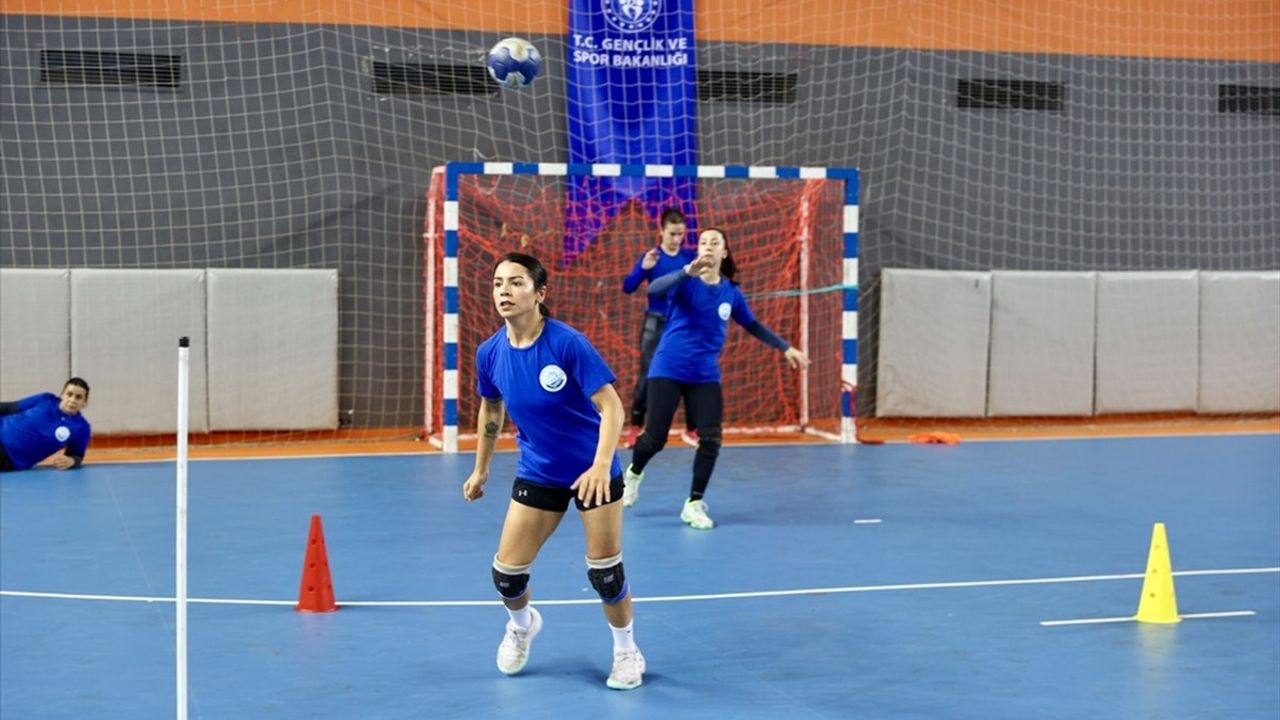 Kübra Akçayoğlu: Engelli Sporcuların Destekçisi Hentbolcu