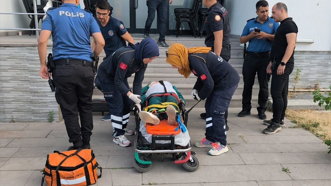 Kütahya'da Lokalde Tavan Çökmesi: İşletmeci Yaralandı