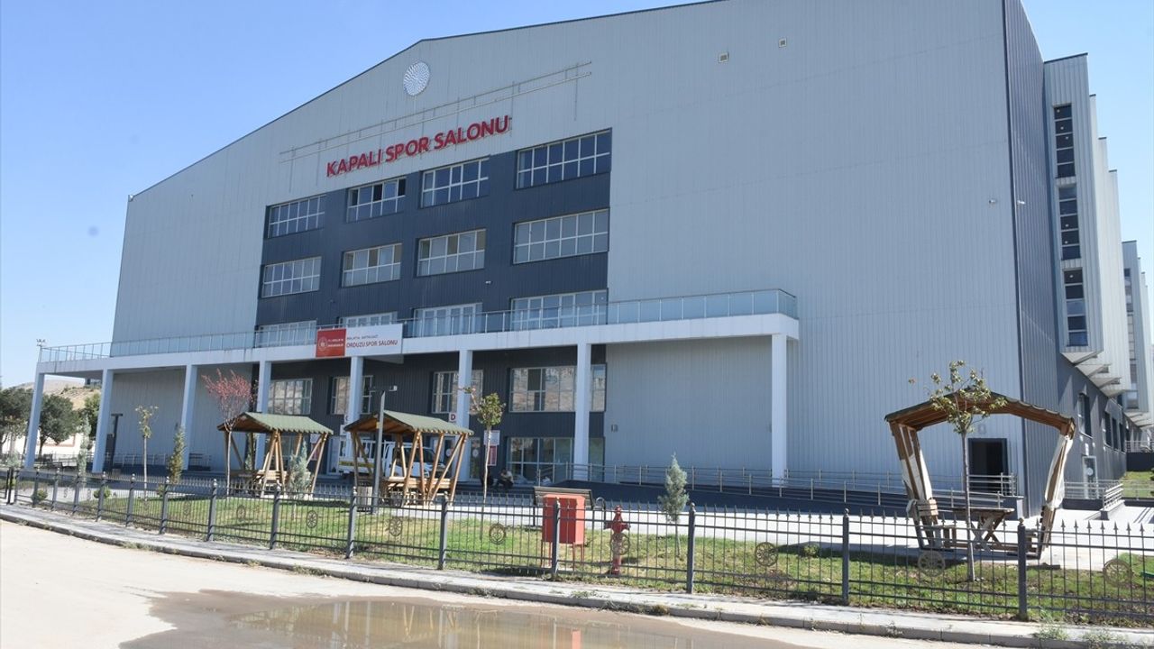 Malatya'da Milli Voleybol Maçı Hazırlıkları Devam Ediyor