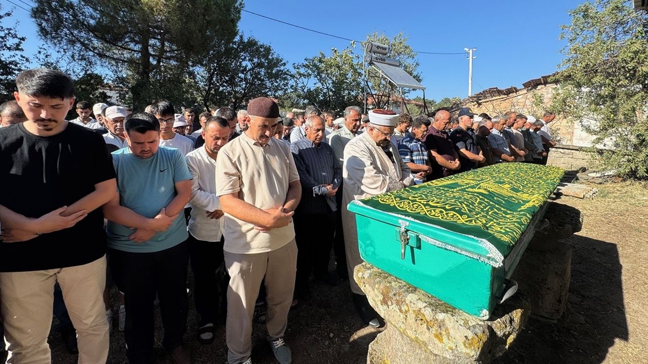 Manisa'da Camide Mihrap Tacının Düşmesi: 1 Ölü, 1 Yaralı