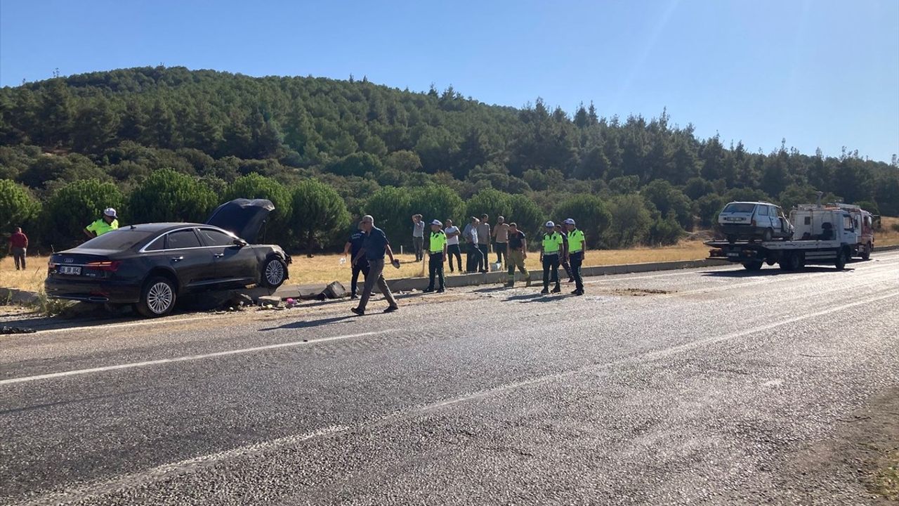 Manisa'da İki Otomobilin Çarpışması Sonucu Ölüm ve Yaralanmalar