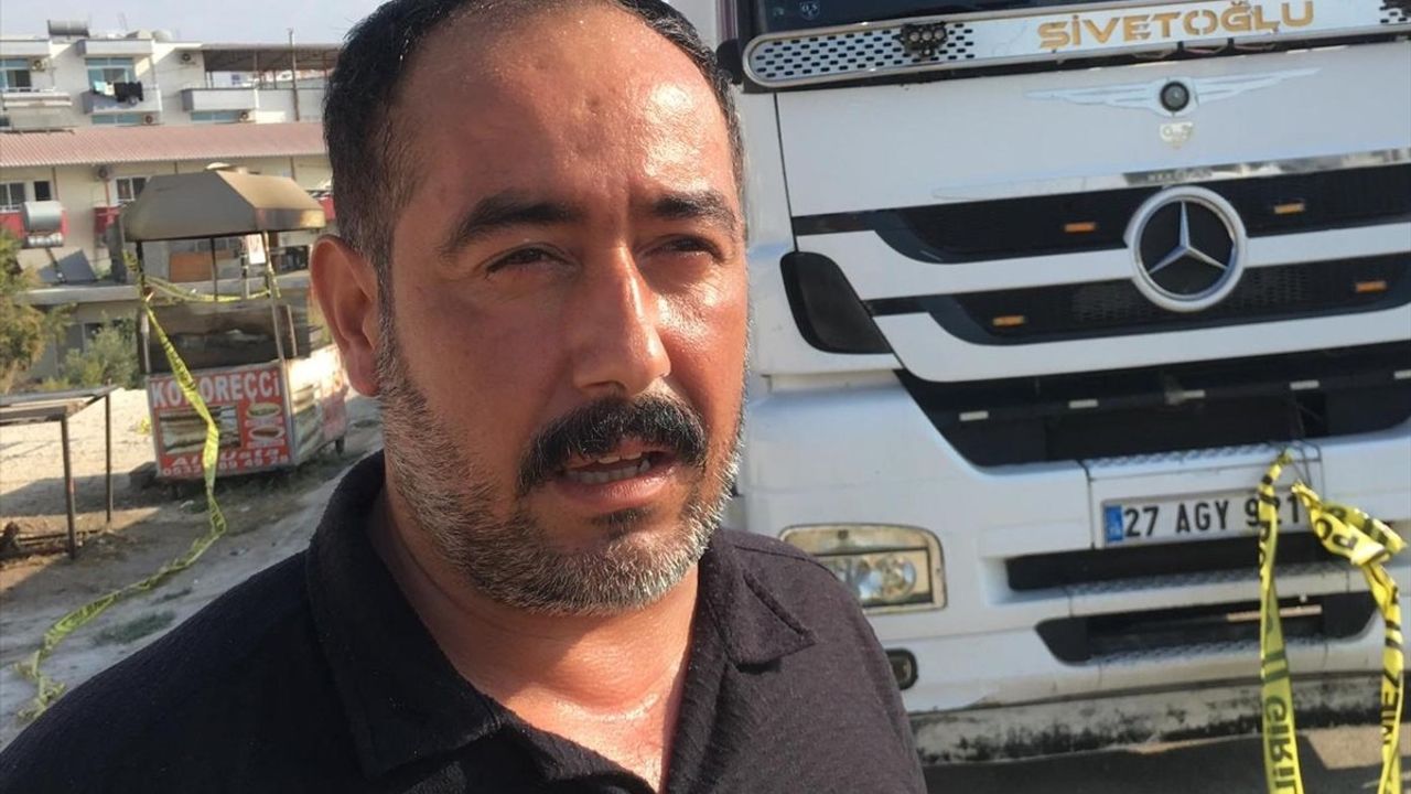 Mersin'de Öğrenci Taşıyan Minibüs Tıra Çarptı