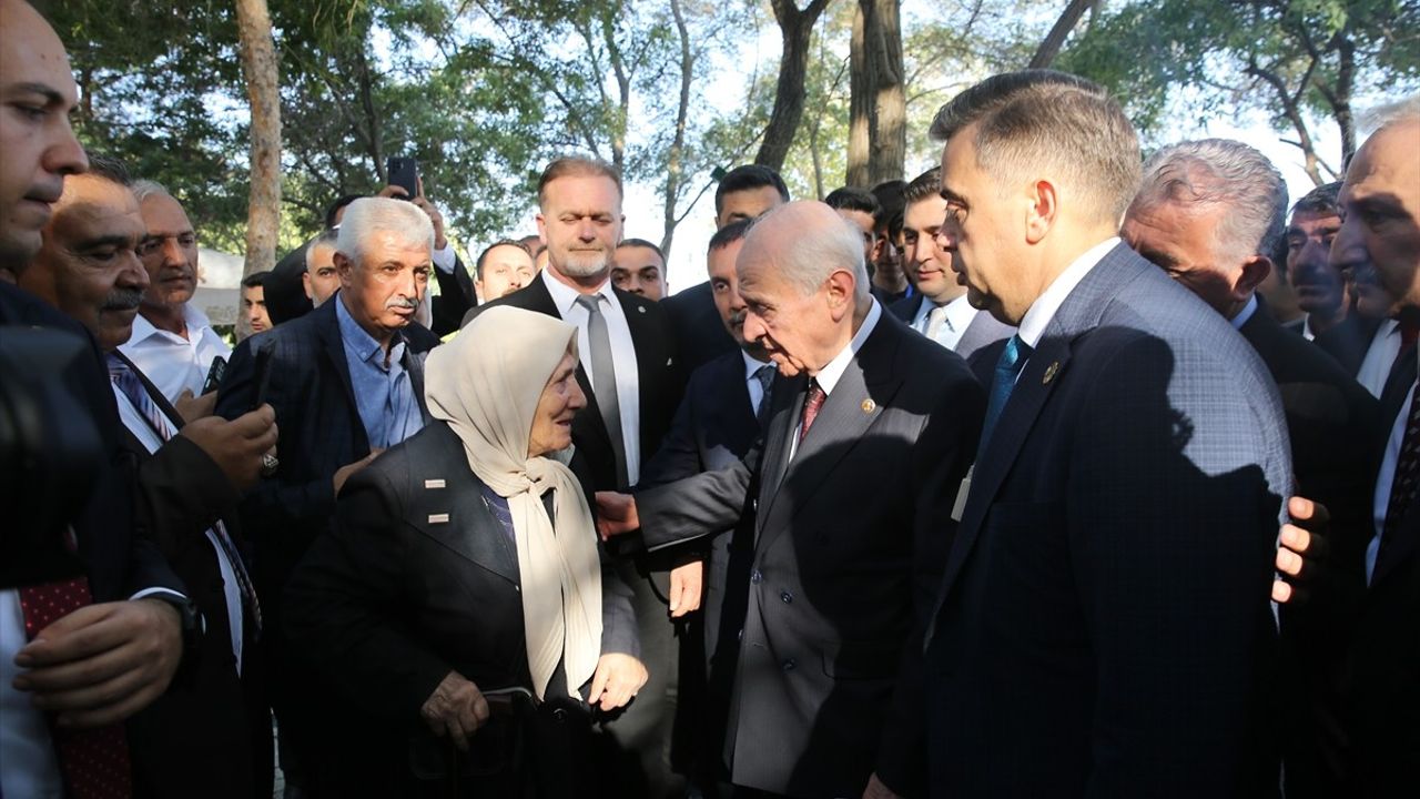 MHP Genel Başkanı Bahçeli Ahlat'ta Partililerle Buluştu