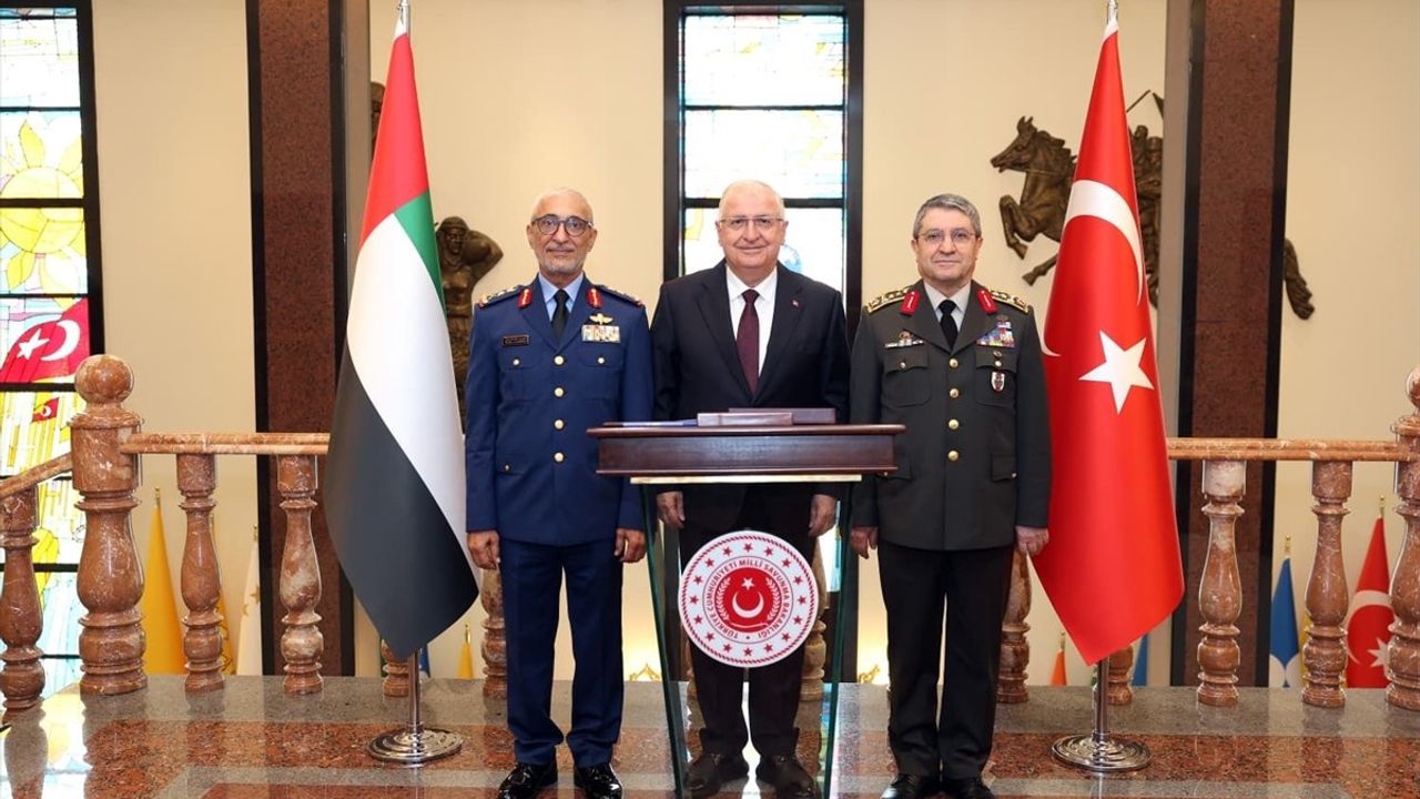Milli Savunma Bakanı Güler, BAE Genelkurmay Başkanı Al Mazrouei'yi Ağırladı