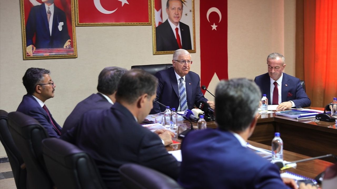 Milli Savunma Bakanı Güler, Hakkari'de Barış ve Güvenlik Vurgusu Yaptı