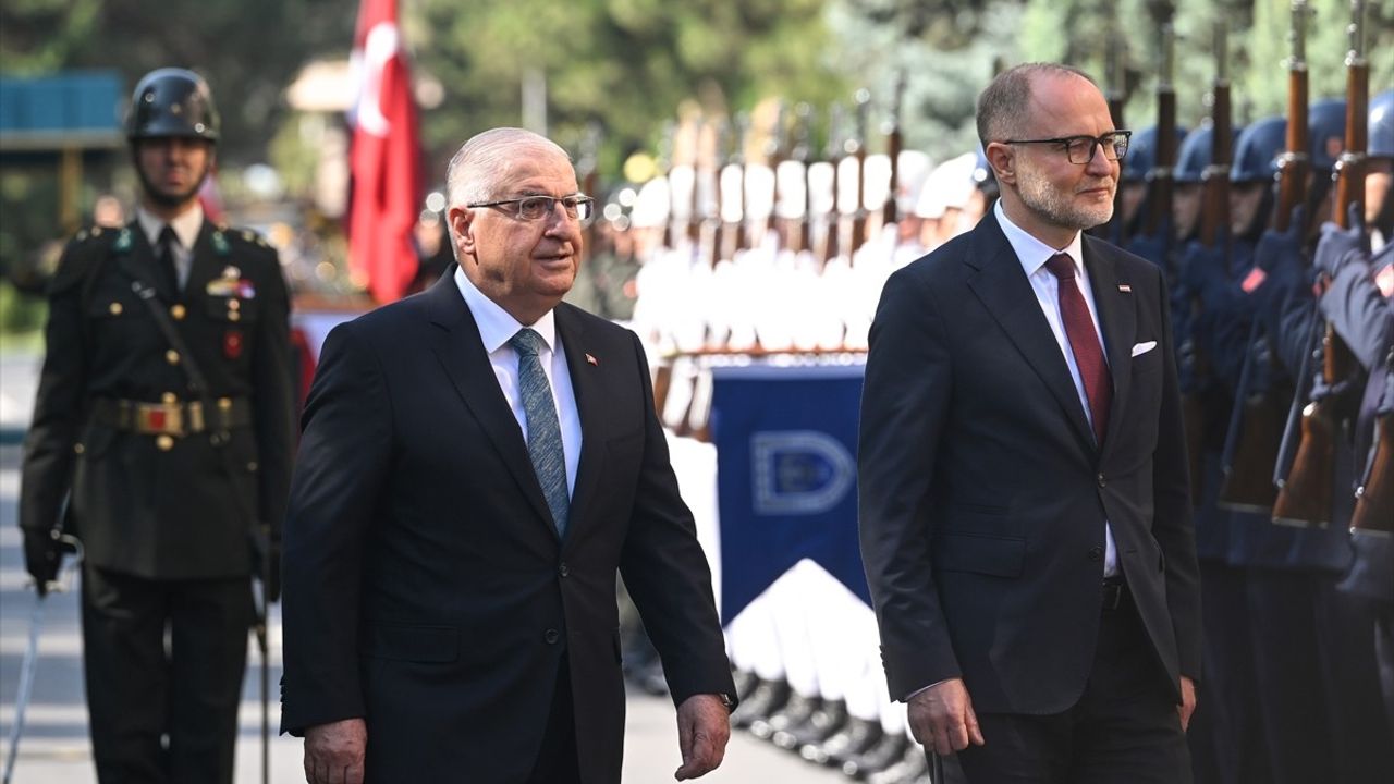 Milli Savunma Bakanı Güler Letonya'lı Mevkidaşı Spruds ile Görüştü