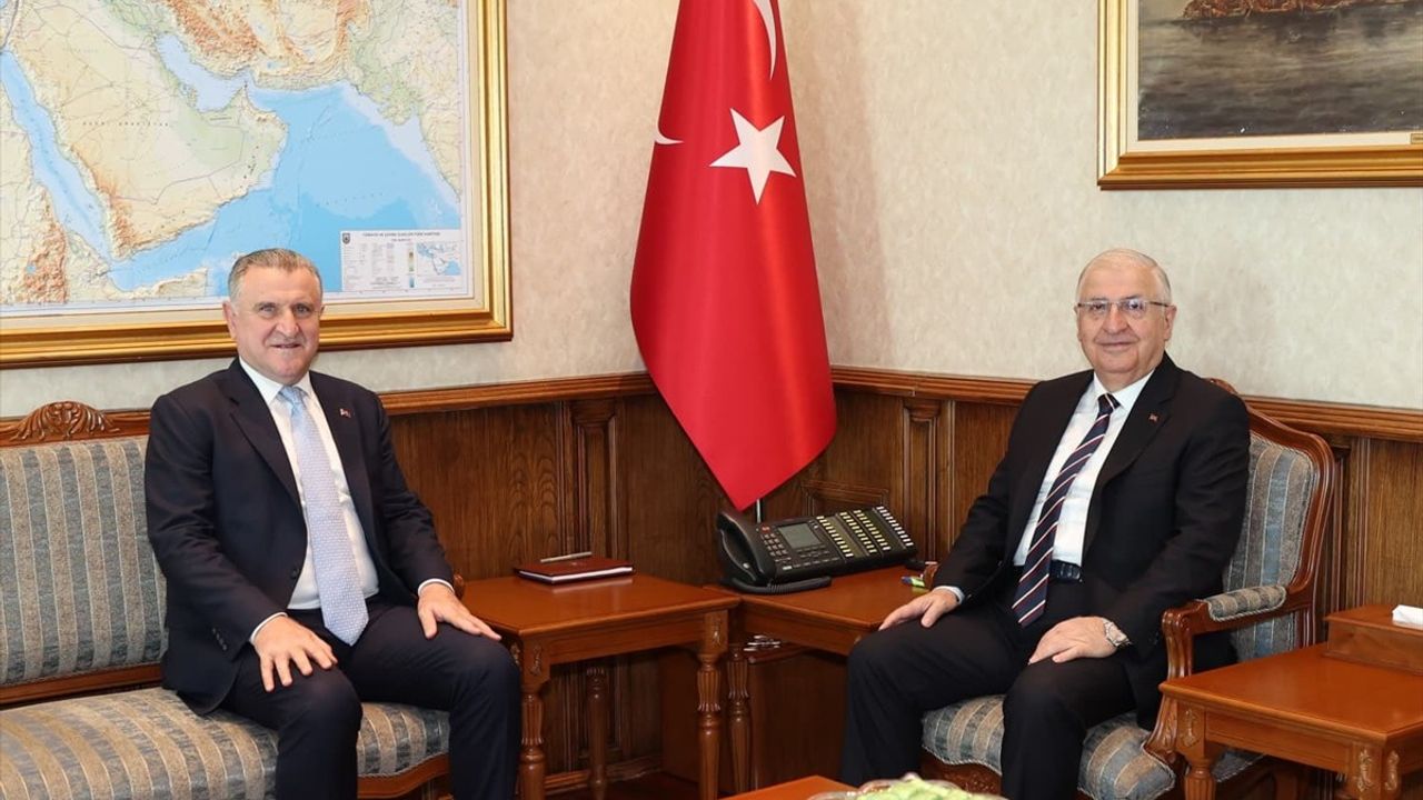 Milli Savunma ve Gençlik Bakanları Bir Araya Geldi