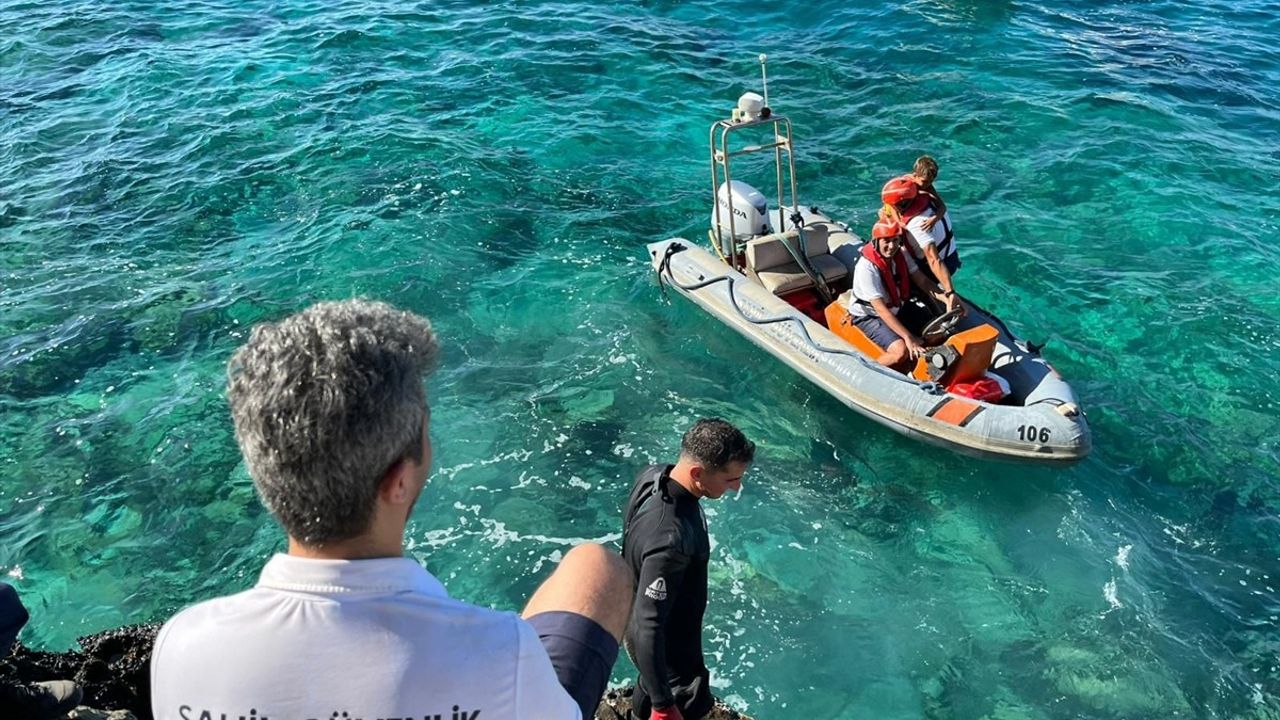 Muğla'da Batan Teknede Kaybolan İki Çocuk Kurtarıldı