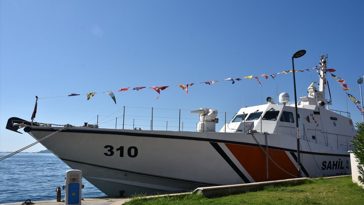 Muğla'da Deniz Kuvvetleri ve Sahil Güvenlik Botları Ziyarete Açıldı